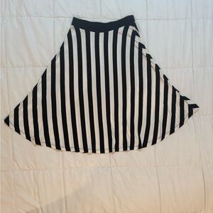 Forever 21 Striped A-Line Skirt in Black and White